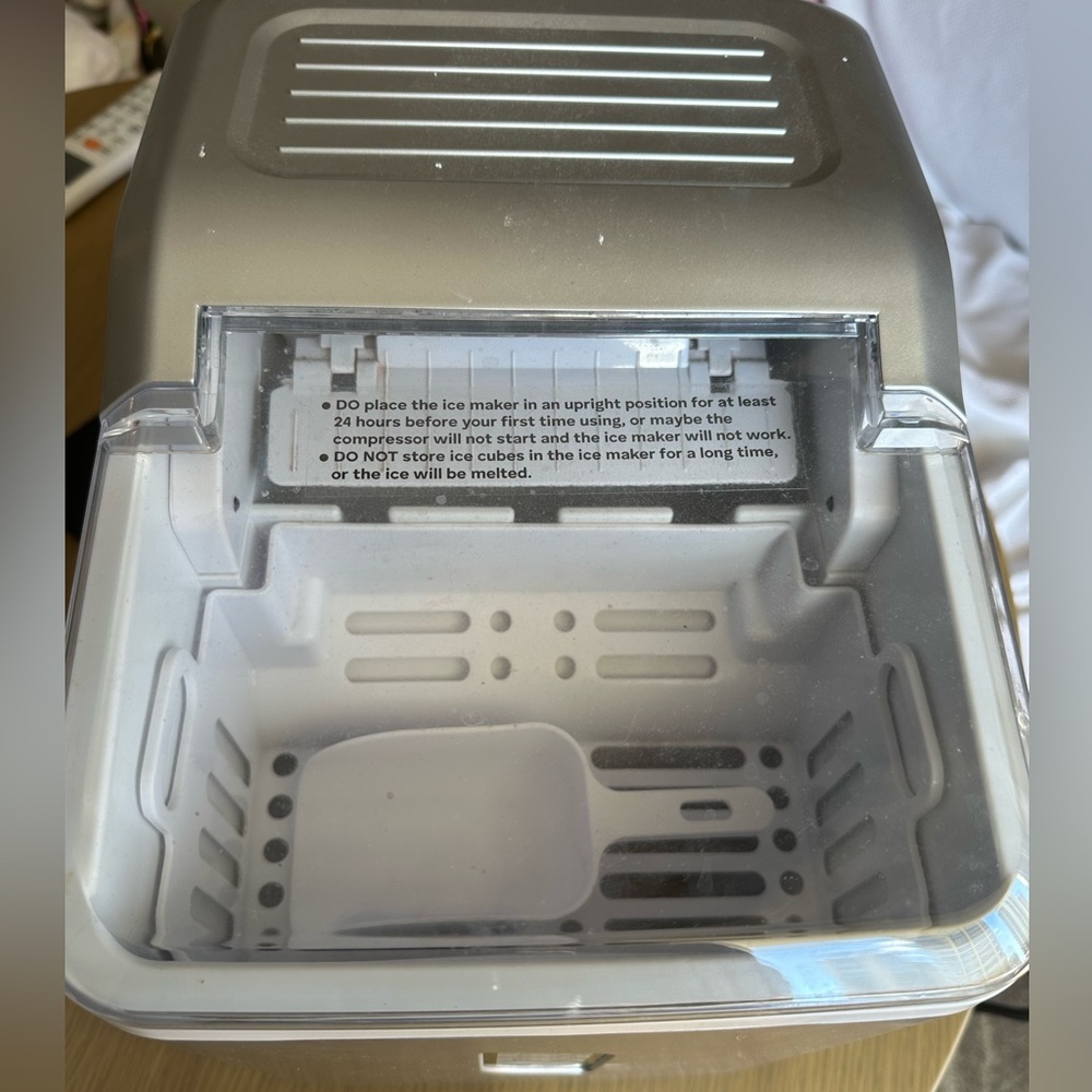 Intertek Grey Ice Maker Machine - Picture 2 of 2